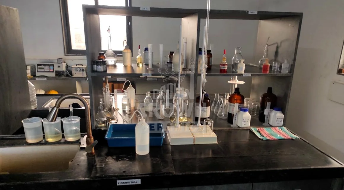 Titration and wet analysis benches