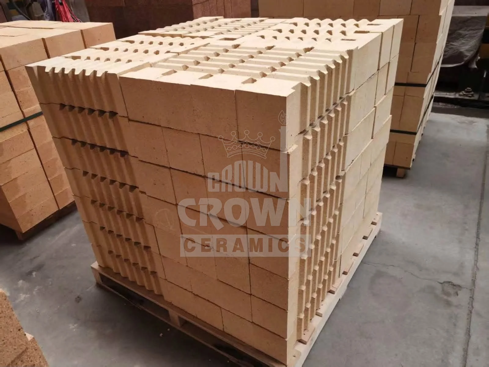 Pallet of grooved ceramic anchor tiles